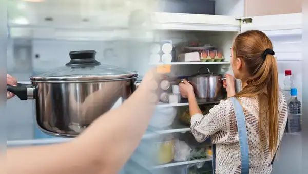 ¿Por qué nunca deberías guardar la olla con comida dentro de la refrigeradora?