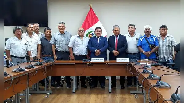 Pescadores llegan al Congreso para demandar aprobación de ley que protege las 5 millas