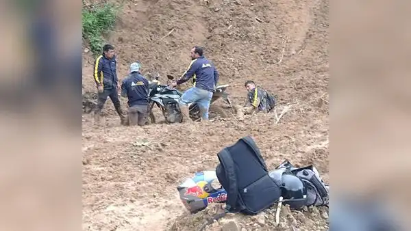Pedido desgarrador de padres de alumnos aislados por derrumbes en Piura: Nuestros hijos pueden morir
