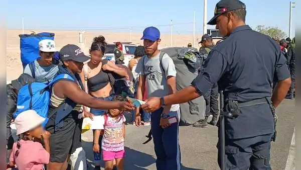 Extranjeros huyen de Chile y generan crisis en Perú