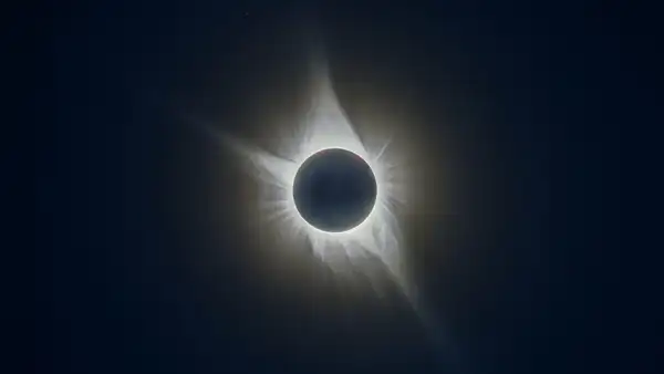 ¿Cómo será el eclipse solar híbrido de abril de 2023?