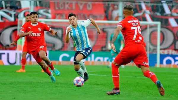 Con Paolo Guerrero, Racing empató 1-1 ante Independiente en el clásico de Avellaneda