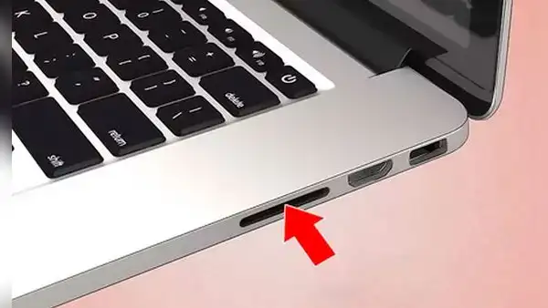 ¿Para qué sirve la misteriosa ranura que se encuentra al costado de algunas laptops?