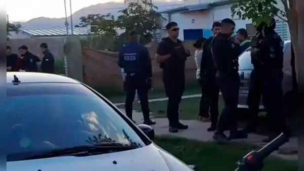 Ladrón ingresó a robar en una casa, pero vecinos lo capturaron y lo lincharon hasta matarlo