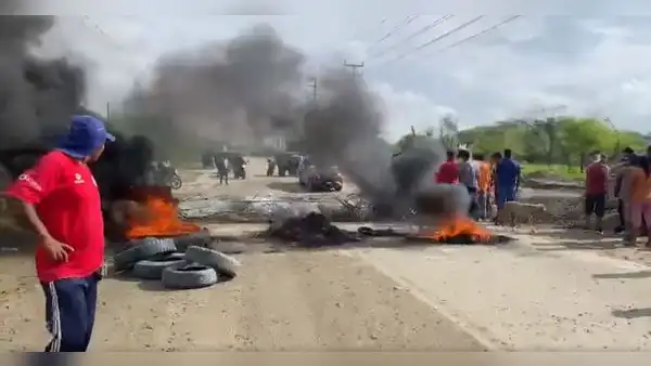 Bloqueo de vías y manifestaciones en paro para exigir atención al Gobierno ante lluvias en Piura