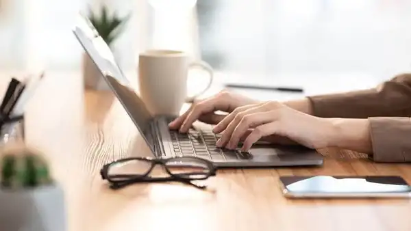 Empresas deberán pagar horas extras si el teletrabajador labora durante tiempo de desconexión digital