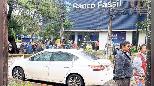 Crisis en Bolivia: “Queremos nuestra plata”, exigen ante cierre de banco Fassil