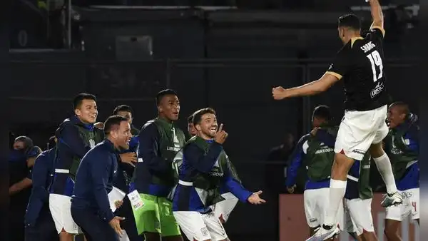 Alianza Lima derrotó 2-1 a Libertad y rompió la racha de 30 duelos sin ganar en Copa Libertadores