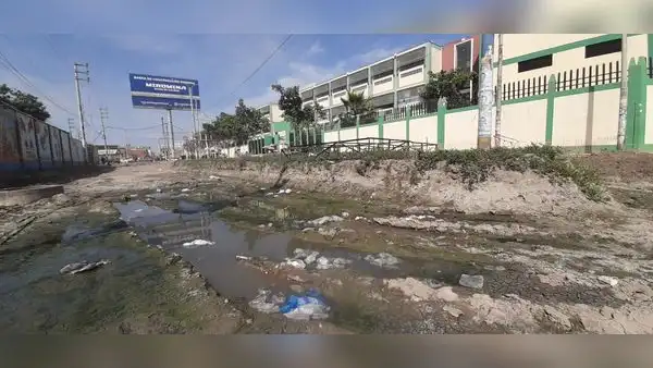 Colapso de desagüe pone en riesgo a los estudiantes en Chiclayo