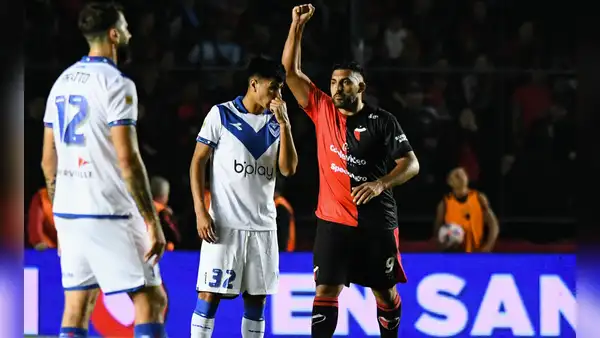 Colón venció 2-1 a Vélez Sarsfield y escapa del fondo de la Liga Profesional Argentina