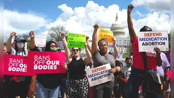 Corte Suprema de Estados Unidos mantiene el acceso a la píldora abortiva mifepristona