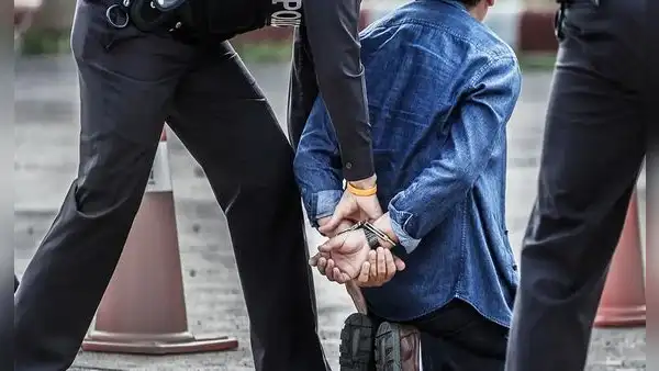 Adolescente que mató a su compañera de clases es entregado a la Policía por sus padres