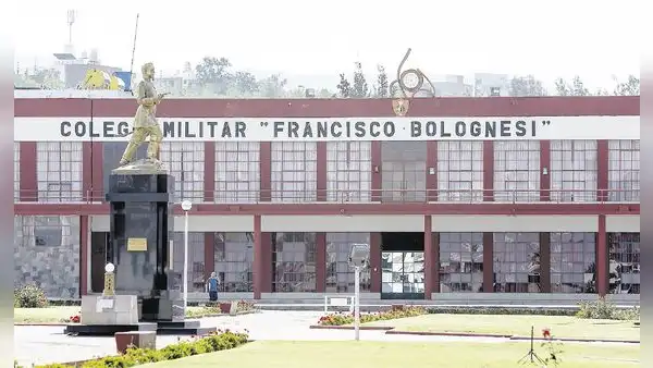 Arequipa: La "hermandad" en el colegio militar Francisco Bolognesi