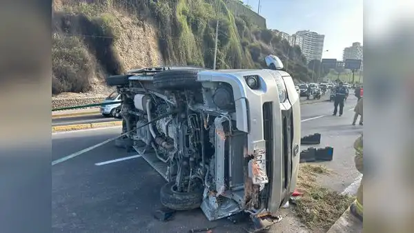 Barranco: movilidad escolar se volcó en el circuito de playas y dejó heridos con lesiones leves