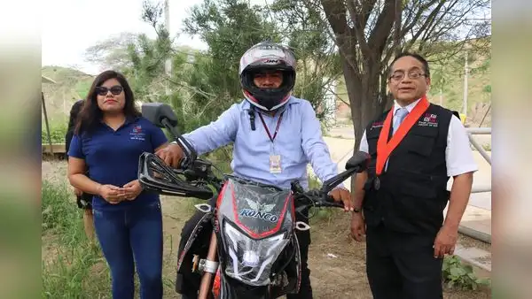Corte de Sullana busca fortalecer labores de notificación con entrega de motocicleta