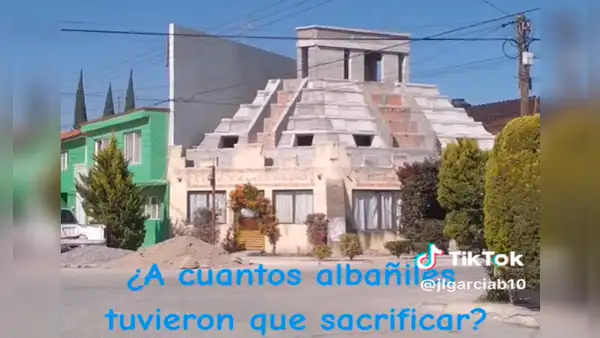¡Lo que faltaba! Hombre construye su casa al estilo maya y resultado impacta en redes