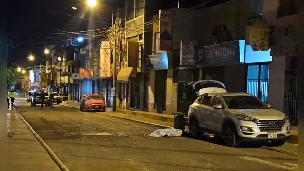 Arequipa: sicarios balean a comerciante en la puerta de su negocio