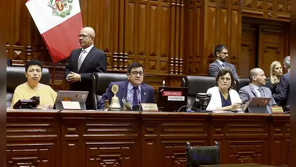 Congreso: alistan despilfarro de S/34 millones en bonos