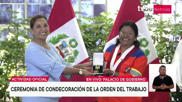 Dina Boluarte condecoró a Isabel Cortez, quien impulsó moción de vacancia en su contra