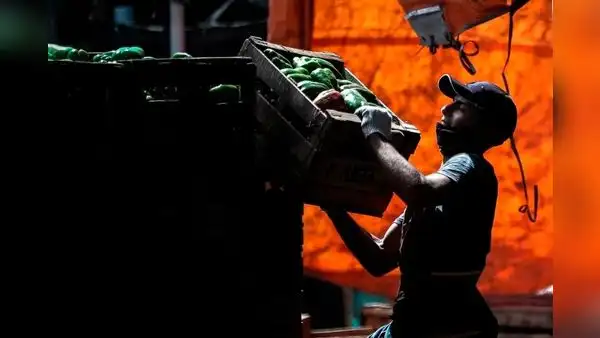 Salarios de los trabajadores cayeron en el mundo un 3,19 % en 2022, según Oxfam