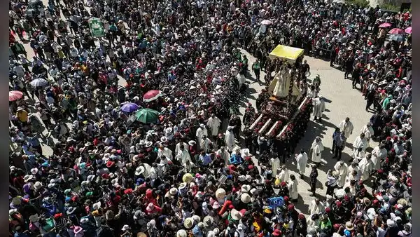Peregrinos de Lima e Ica llegaron a visitar a la Virgen de Chapi