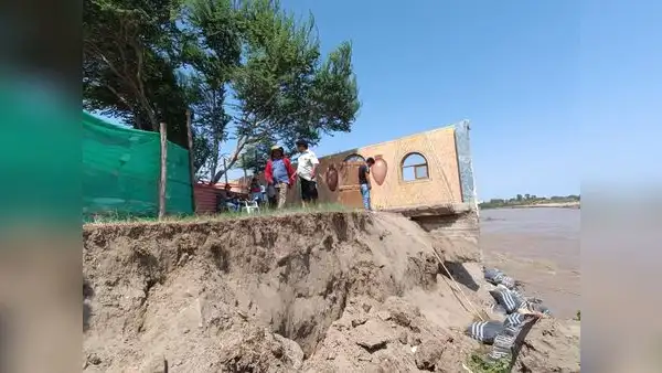 Río Reque aumenta su caudal y se lleva parte de restaurante campestre en Lambayeque