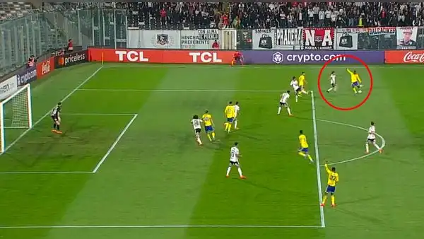 Luis Advíncula y el golazo de zurda que anotó para el 1-0 de Boca ante Colo Colo