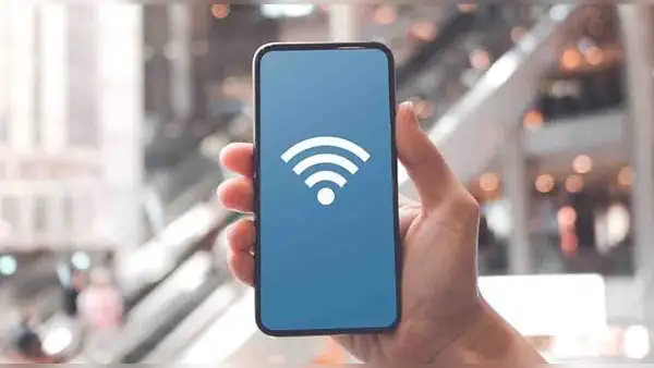 ¿Qué sucede si activas el Wi-Fi y los datos móviles de tu teléfono sin salir de casa?