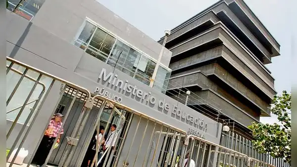 Minedu denuncia presunta exhibición de menores en desfile escolar en Puno