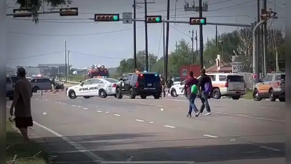 Sujeto arrolla a un grupo de migrantes y deja al menos 8 muertos frente a un refugio en Texas