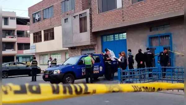 Los Olivos: sujetos acuchillan a un hombre al intentar robarle sus pertenencias