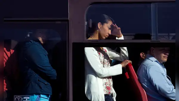 ¿Viajas en bus al trabajo a diario? Estudio revela cuándo podría ser perjudicial para tu salud