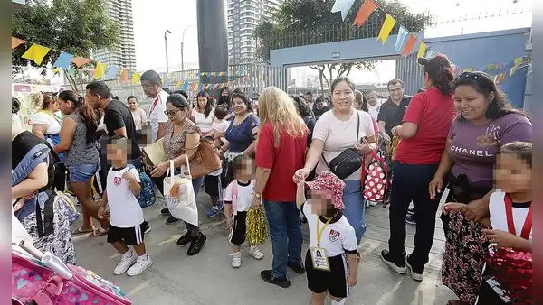 Proyecto legislativo de váucher educativo es rechazado por magisterio