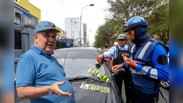 Transportistas critican a alcalde de Lima por beneficiar a colectivos