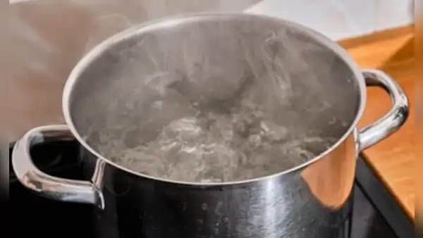 Suegra quemó a su yerno con agua hirviendo porque la ‘visitaba’ siempre a la hora de almorzar