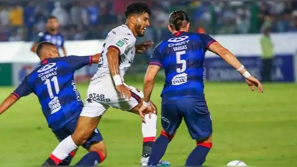 Alajuelense y Cartaginés empataron 2-2 en la primera semifinal de la Liga Promerica 2023