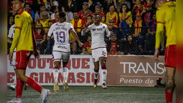 Saprissa saca ventaja en las 'semis' de la Liga Promérica: triunfo 2-1 de visita contra Herediano
