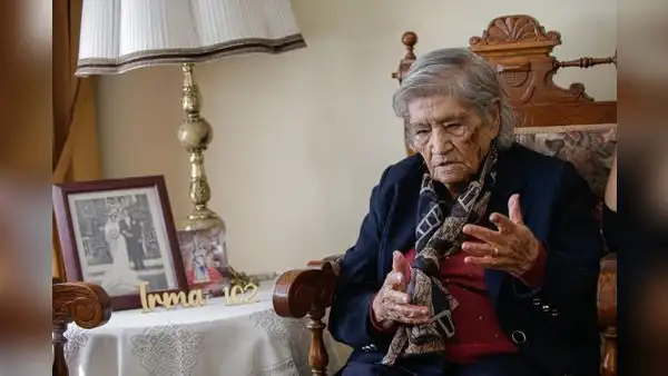 Madre centenaria del cañón de Cotahuasi e hincha de la U