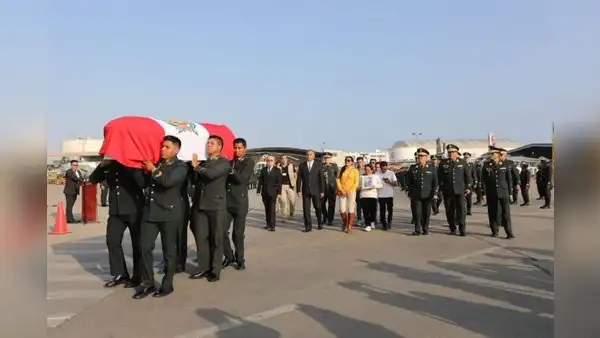 Rindieron homenaje a mujer policía que falleció a causa de un disparo de presuntos delincuentes en Puno