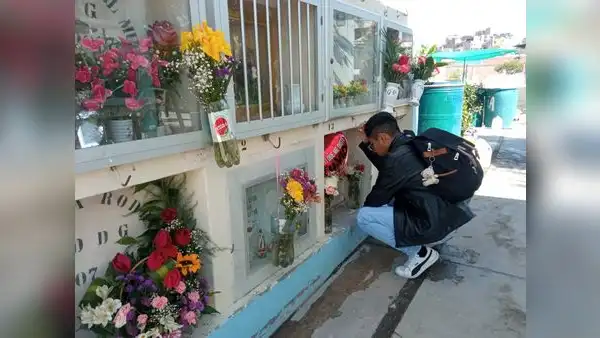 Cientos visitaron las tumbas de sus madres en Arequipa: "Valoren a sus mamitas en vida"
