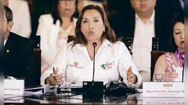 Dina Boluarte presenta proyecto para mantenerse en el cargo de forma remota mientras no está en Perú