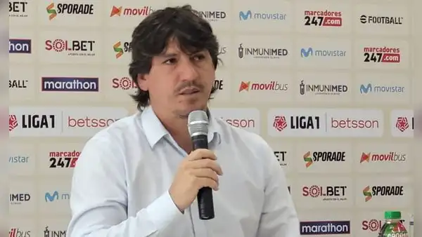 Jean Ferrari tras la derrota de la 'U': "La única manera de que nos ganen es expulsándonos jugadores"