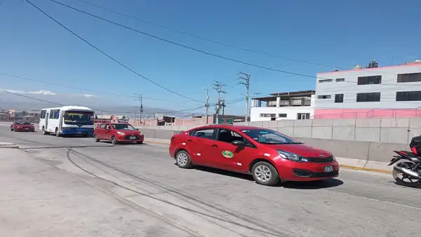 Falso taxista y cómplices secuestran, roban y abusan sexualmente de mujer en Arequipa