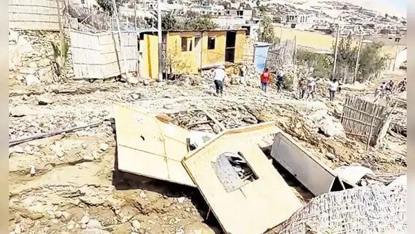 Arequipa: rotura de tubería inunda casas, calles y cultivos en Camaná