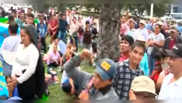Ciudadanos bloquearon Av. República de Panamá en San Isidro y protestaron por falta de agua y desagüe
