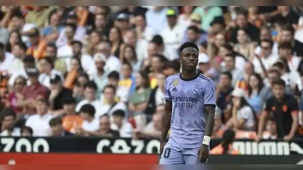 Comité anula roja a Vinicius y cierra una tribuna al Valencia tras insultos racistas al brasileño