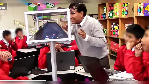 Docente muestra innovador método con hologramas para enseñar matemáticas a estudiantes en Huancavelica