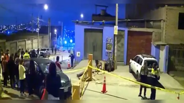 VMT: acribillan a hombre mientras bebía licor con amigo en plena calle