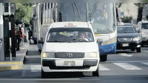 Taxis colectivos le ganan la carrera a los corredores: más de 40 rutas ilegales
