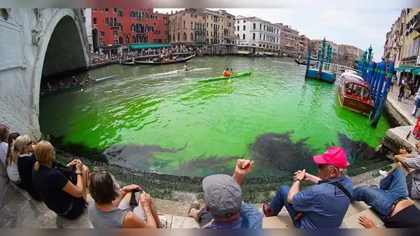 Conmoción por agua verde fosforescente en el Gran Canal de Venecia: ¿qué sucedió?